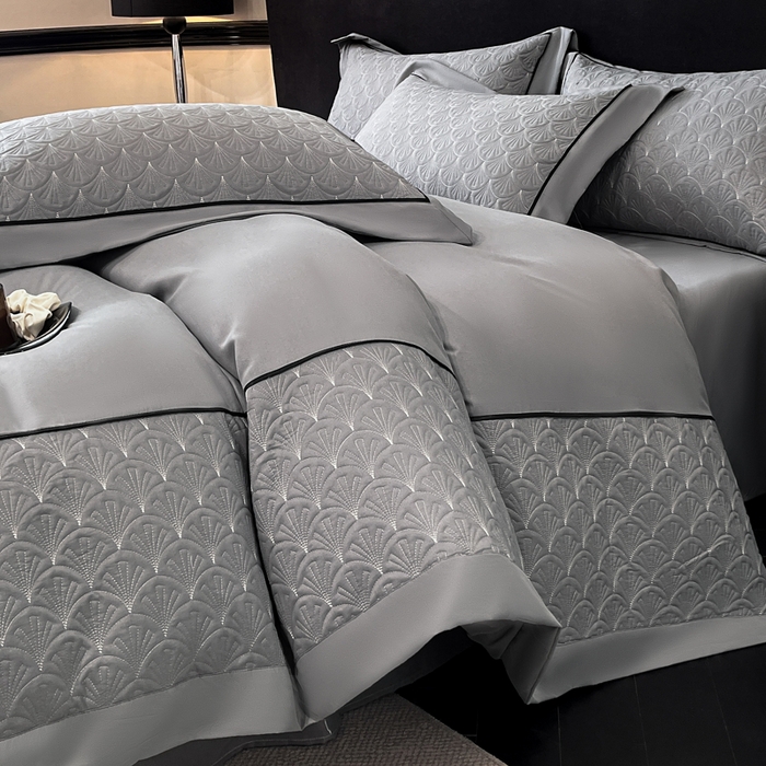 91家纺网 家纺一手货源 找家纺 博纳家纺 2025新款亲肤棉立体绗缝绣花拼角嵌绳四件套-浮光掠影 控价劵后198（严格按控价来） 浮光掠影-绅士灰