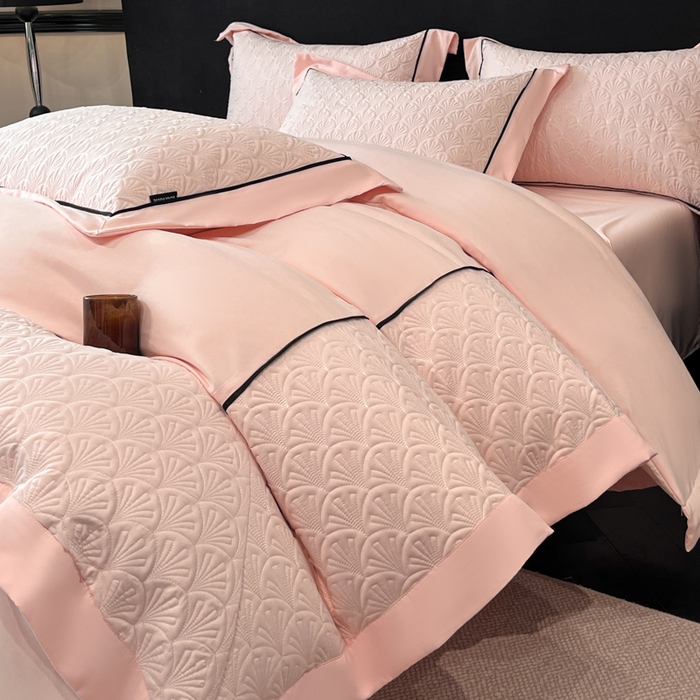 91家纺网 家纺一手货源 找家纺 博纳家纺 2025新款亲肤棉立体绗缝绣花拼角嵌绳四件套-浮光掠影 控价劵后198（严格按控价来） 浮光掠影-粉玉