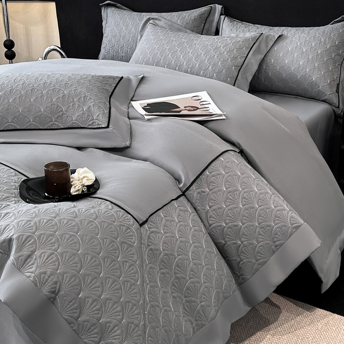 91家纺网 家纺一手货源 找家纺 博纳家纺 2025新款亲肤棉立体绗缝绣花拼角嵌绳四件套-浮光掠影 控价劵后198（严格按控价来） 浮光掠影-绅士灰