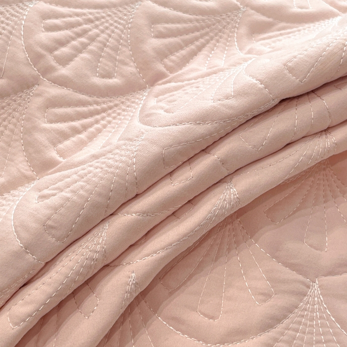 91家纺网 家纺一手货源 找家纺 博纳家纺 2025新款亲肤棉立体绗缝绣花拼角嵌绳四件套-浮光掠影 控价劵后198（严格按控价来） 浮光掠影-粉玉