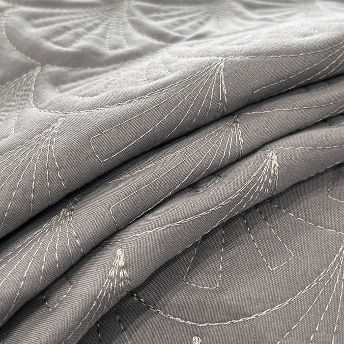 91家纺网 家纺一手货源 找家纺 博纳家纺 2025新款亲肤棉立体绗缝绣花拼角嵌绳四件套-浮光掠影 控价劵后198（严格按控价来） 浮光掠影-绅士灰