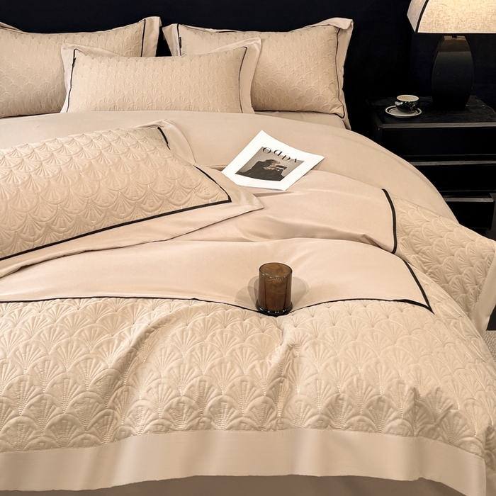 91家纺网 家纺一手货源 找家纺 博纳家纺 2025新款亲肤棉立体绗缝绣花拼角嵌绳四件套-浮光掠影 控价劵后198（严格按控价来） 浮光掠影-香槟