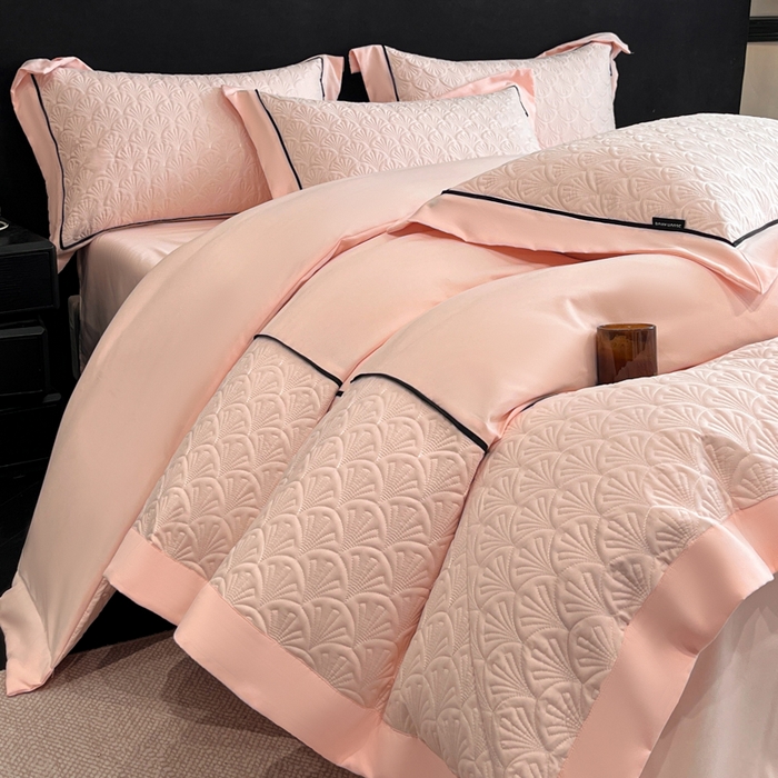 91家纺网 家纺一手货源 找家纺 博纳家纺 2025新款亲肤棉立体绗缝绣花拼角嵌绳四件套-浮光掠影 控价劵后198（严格按控价来） 浮光掠影-粉玉