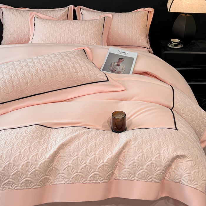 91家纺网 家纺一手货源 找家纺 博纳家纺 2025新款亲肤棉立体绗缝绣花拼角嵌绳四件套-浮光掠影 控价劵后198（严格按控价来） 浮光掠影-粉玉