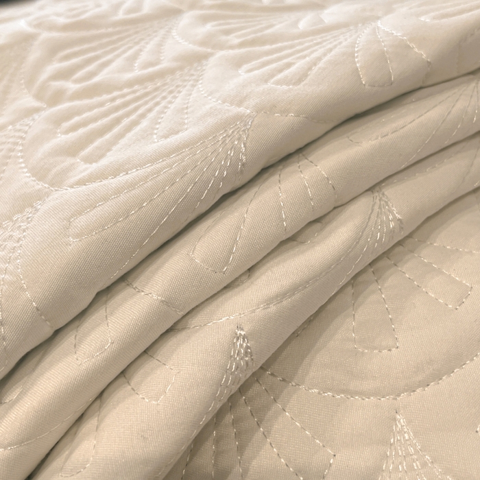 91家纺网 家纺一手货源 找家纺 博纳家纺 2025新款亲肤棉立体绗缝绣花拼角嵌绳四件套-浮光掠影 控价劵后198（严格按控价来） 浮光掠影-象牙白