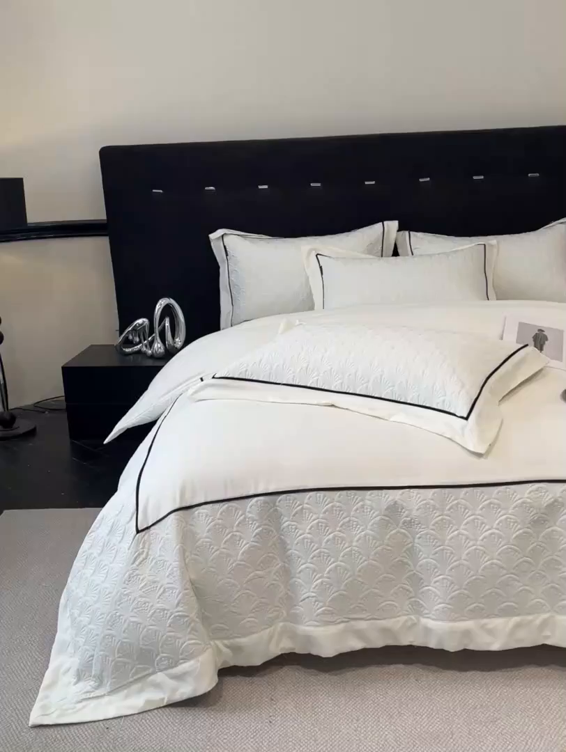 91家纺网 家纺一手货源 找家纺 博纳家纺 2025新款亲肤棉立体绗缝绣花拼角嵌绳四件套-浮光掠影 控价劵后198（严格按控价来） 浮光掠影-象牙白