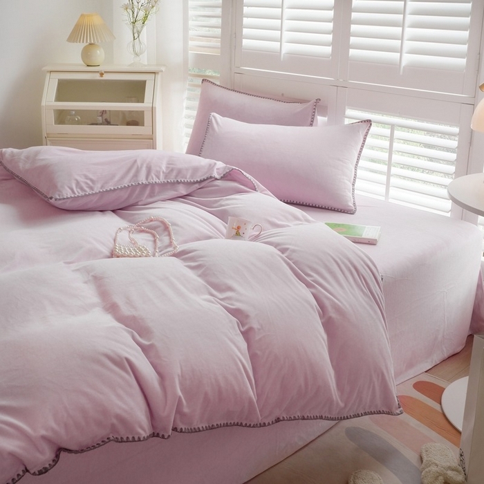 91家纺网 家纺一手货源 找家纺 啊雅家居 2025新款亲肤舒适贝壳边宝宝绒纯色四件套 贝壳清粉