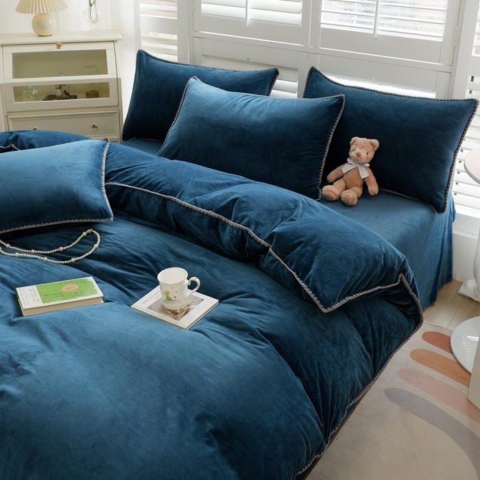 91家纺网 家纺一手货源 找家纺 啊雅家居 2025新款亲肤舒适贝壳边宝宝绒纯色四件套 贝壳宝蓝