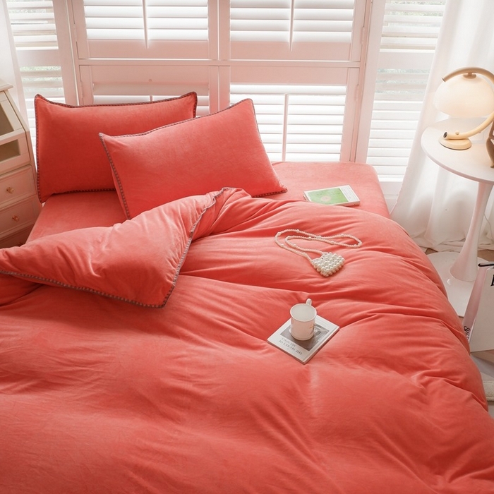 91家纺网 家纺一手货源 找家纺 啊雅家居 2025新款亲肤舒适贝壳边宝宝绒纯色四件套 贝壳砖红