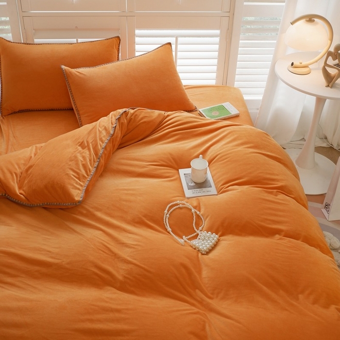 91家纺网 家纺一手货源 找家纺 啊雅家居 2025新款亲肤舒适贝壳边宝宝绒纯色四件套 贝壳果橙