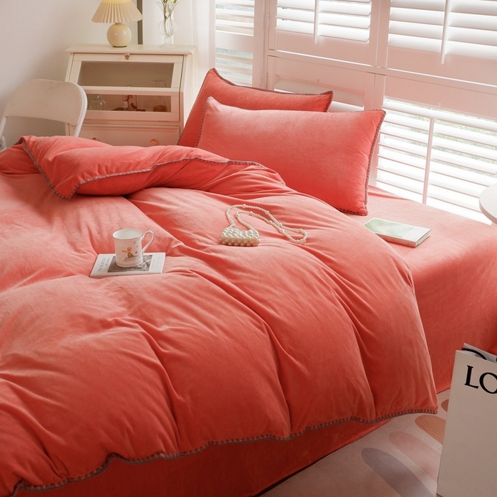 91家纺网 家纺一手货源 找家纺 啊雅家居 2025新款亲肤舒适贝壳边宝宝绒纯色四件套 贝壳砖红