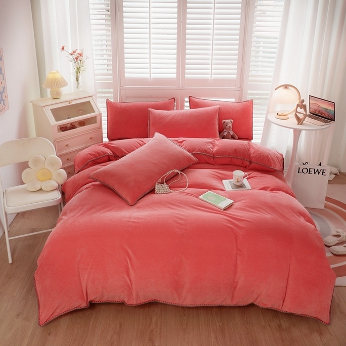 91家纺网 家纺一手货源 找家纺 啊雅家居 2025新款亲肤舒适贝壳边宝宝绒纯色四件套 贝壳玫红