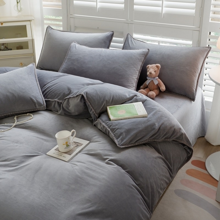 91家纺网 家纺一手货源 找家纺 啊雅家居 2025新款亲肤舒适贝壳边宝宝绒纯色四件套 贝壳银灰