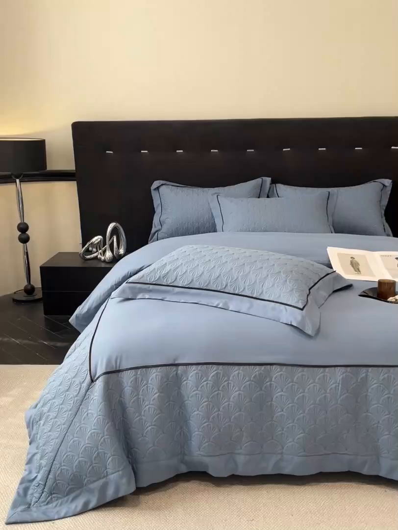 91家纺网 家纺一手货源 找家纺 博纳家纺 2025新款亲肤棉立体绗缝绣花拼角嵌绳四件套-浮光掠影 控价劵后198（严格按控价来） 浮光掠影-绅士灰