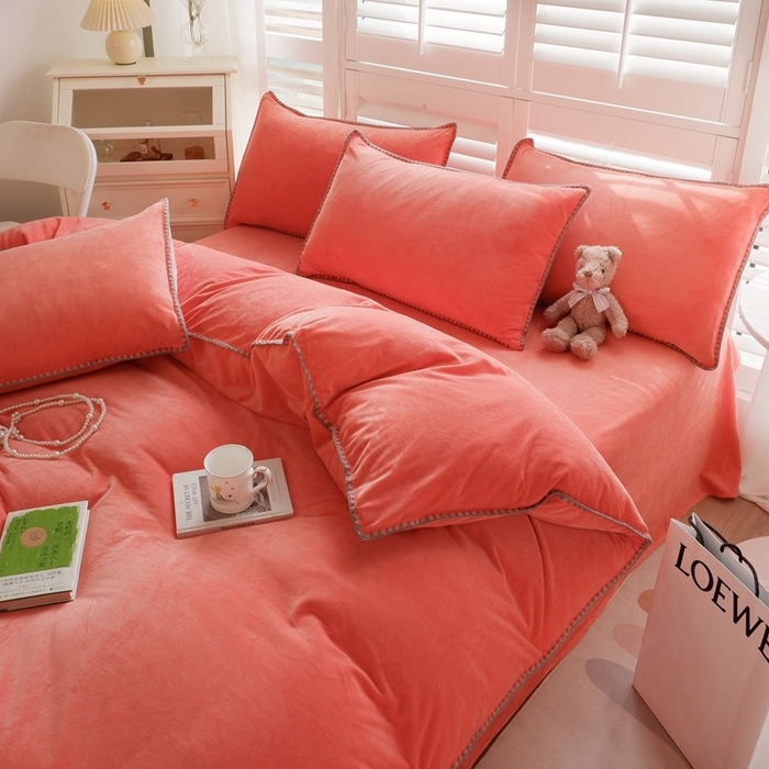 91家纺网 家纺一手货源 找家纺 啊雅家居 2025新款亲肤舒适贝壳边宝宝绒纯色四件套 贝壳砖红