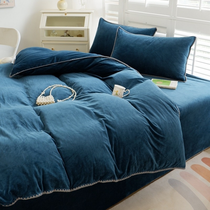 91家纺网 家纺一手货源 找家纺 啊雅家居 2025新款亲肤舒适贝壳边宝宝绒纯色四件套 贝壳宝蓝