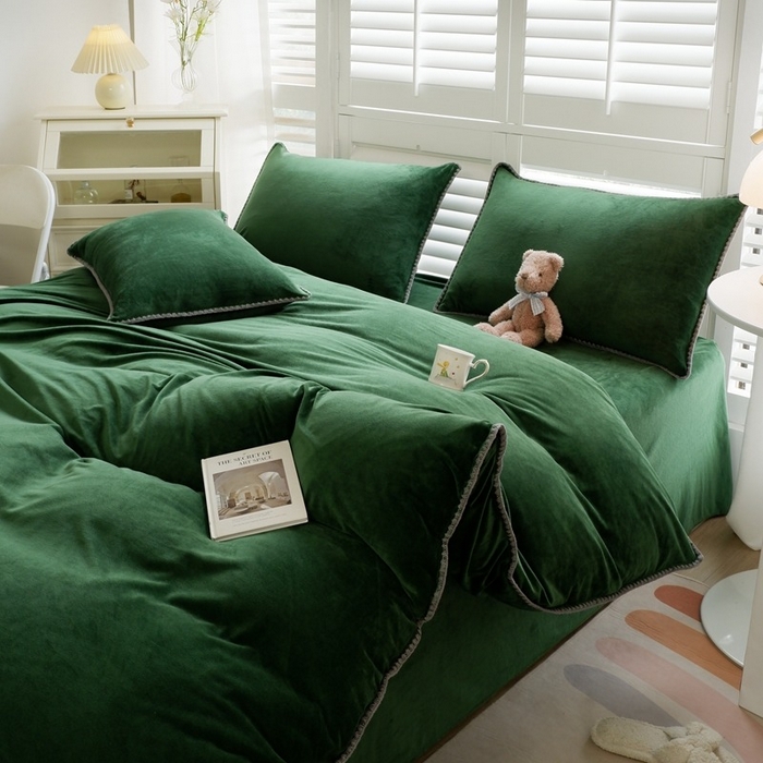 91家纺网 家纺一手货源 找家纺 啊雅家居 2025新款亲肤舒适贝壳边宝宝绒纯色四件套 贝壳草绿