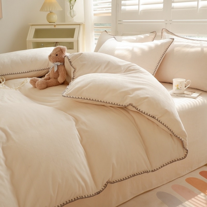 91家纺网 家纺一手货源 找家纺 啊雅家居 2025新款亲肤舒适贝壳边宝宝绒纯色四件套 贝壳乳白