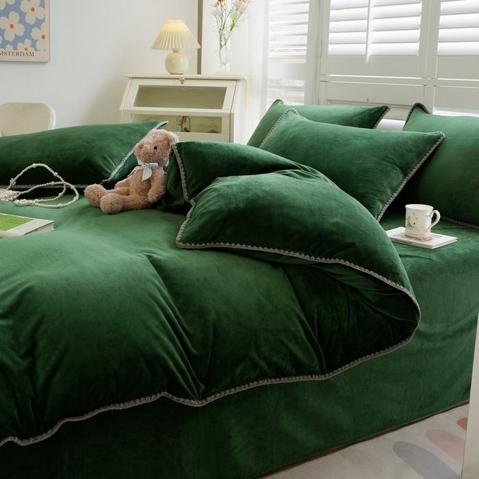 91家纺网 家纺一手货源 找家纺 啊雅家居 2025新款亲肤舒适贝壳边宝宝绒纯色四件套 贝壳草绿