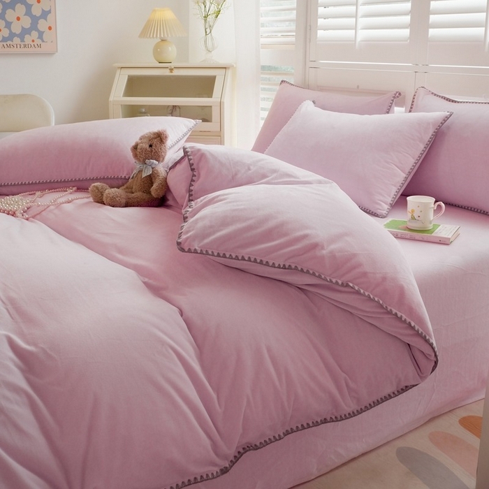 91家纺网 家纺一手货源 找家纺 啊雅家居 2025新款亲肤舒适贝壳边宝宝绒纯色四件套 贝壳清粉