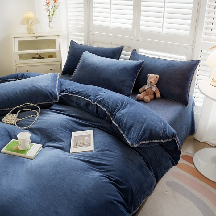 91家纺网 家纺一手货源 找家纺 啊雅家居 2025新款亲肤舒适贝壳边宝宝绒纯色四件套 贝壳藏青