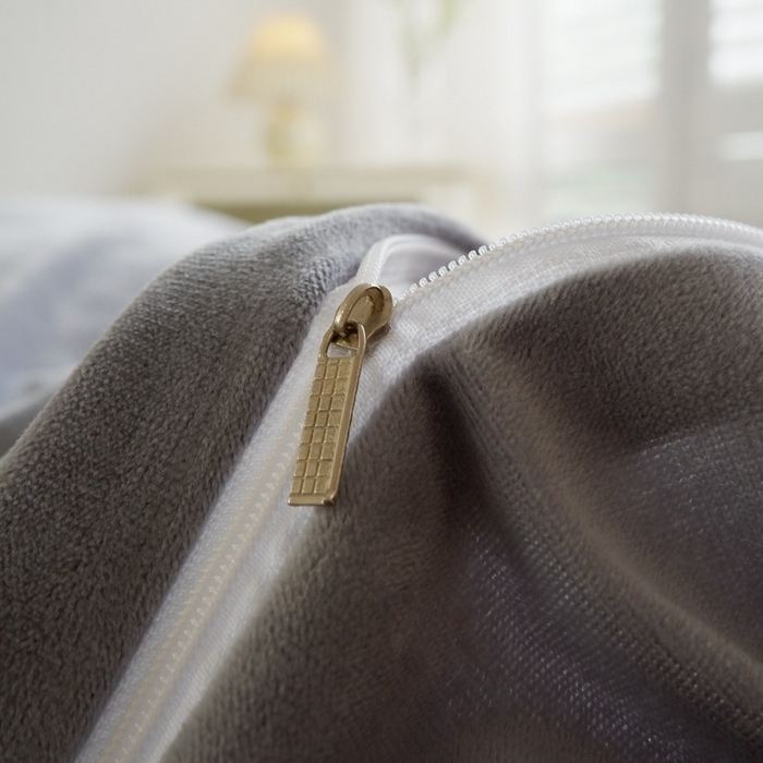 91家纺网 家纺一手货源 找家纺 啊雅家居 2025新款亲肤舒适贝壳边宝宝绒纯色四件套 贝壳银灰