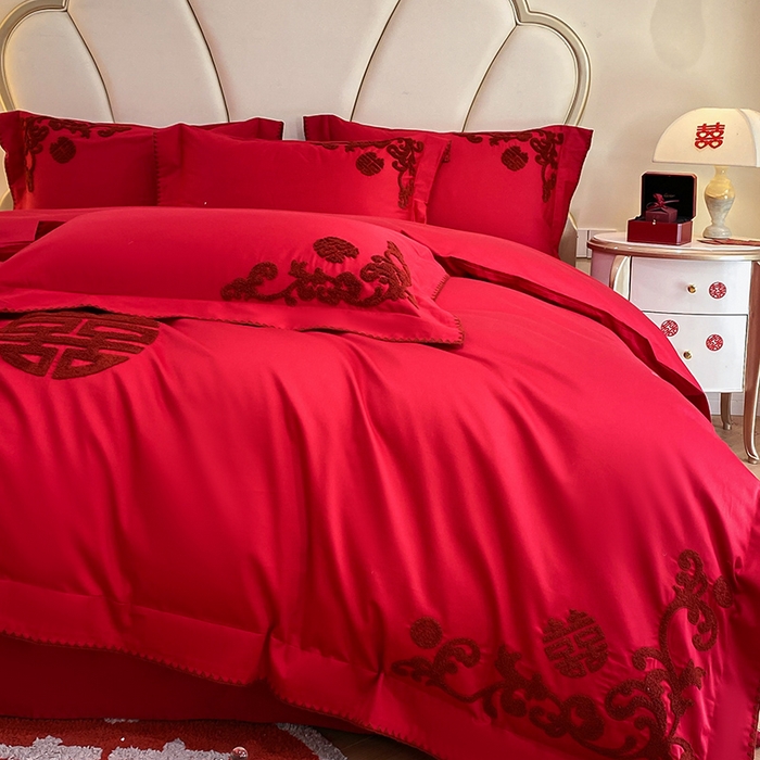 91家纺网 家纺一手货源 找家纺 置顶家纺 2025新款亲肤磨毛刺绣婚庆四件套系列-棚拍 囍祥-大红