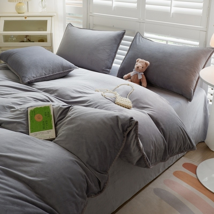 91家纺网 家纺一手货源 找家纺 啊雅家居 2025新款亲肤舒适贝壳边宝宝绒纯色四件套 贝壳银灰