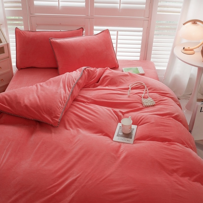 91家纺网 家纺一手货源 找家纺 啊雅家居 2025新款亲肤舒适贝壳边宝宝绒纯色四件套 贝壳玫红