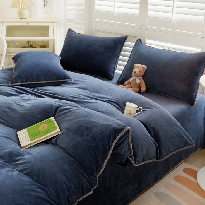 91家纺网 家纺一手货源 找家纺 啊雅家居 2025新款亲肤舒适贝壳边宝宝绒纯色四件套 贝壳藏青