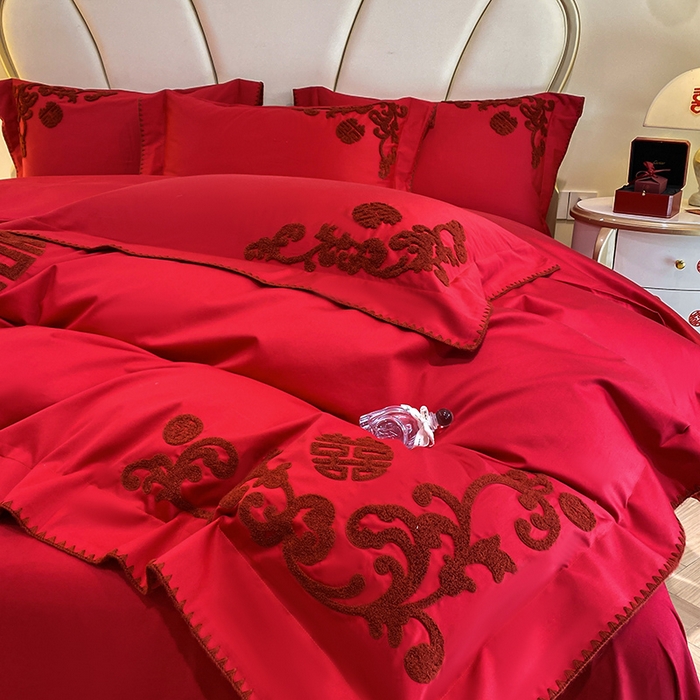 91家纺网 家纺一手货源 找家纺 置顶家纺 2025新款亲肤磨毛刺绣婚庆四件套系列-棚拍 囍祥-大红