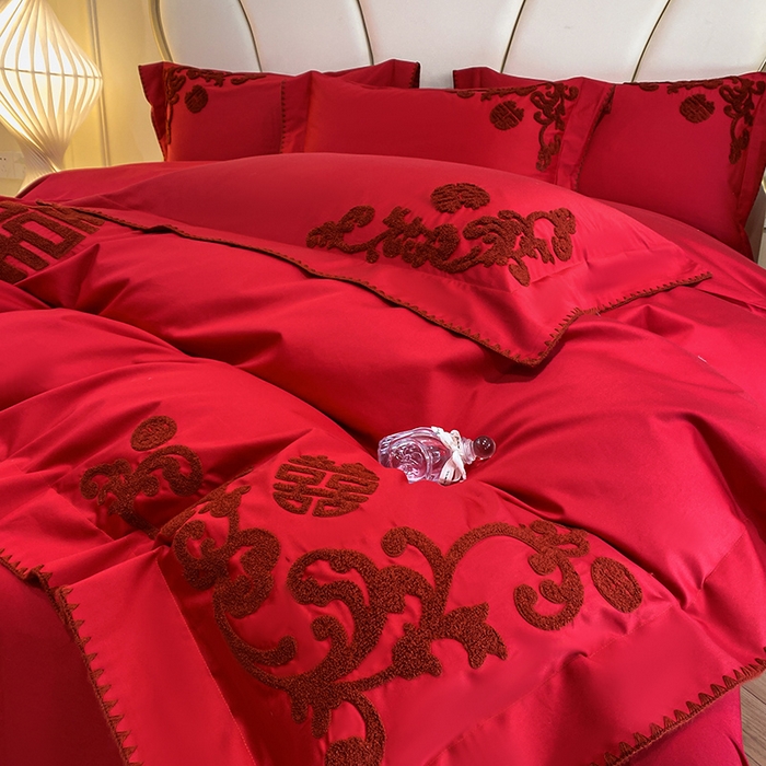 91家纺网 家纺一手货源 找家纺 置顶家纺 2025新款亲肤磨毛刺绣婚庆四件套系列-棚拍 囍祥-大红