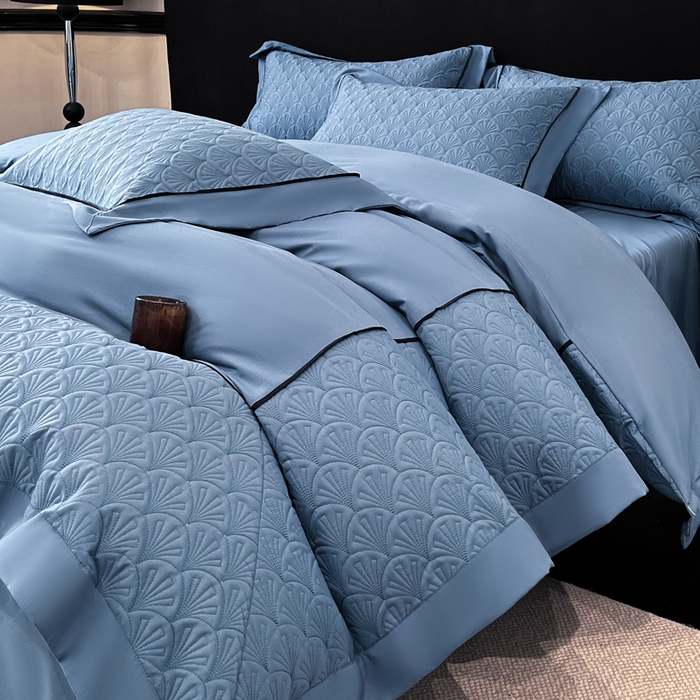 91家纺网 家纺一手货源 找家纺 博纳家纺 2025新款亲肤棉立体绗缝绣花拼角嵌绳四件套-浮光掠影 控价劵后198（严格按控价来） 浮光掠影-宾利蓝