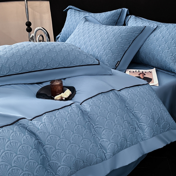 91家纺网 家纺一手货源 找家纺 博纳家纺 2025新款亲肤棉立体绗缝绣花拼角嵌绳四件套-浮光掠影 控价劵后198（严格按控价来） 浮光掠影-宾利蓝