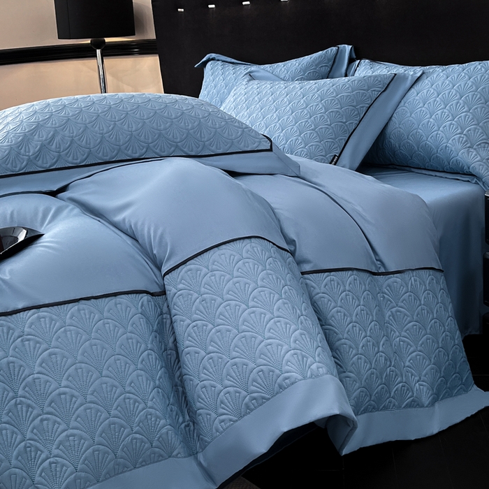 91家纺网 家纺一手货源 找家纺 博纳家纺 2025新款亲肤棉立体绗缝绣花拼角嵌绳四件套-浮光掠影 控价劵后198（严格按控价来） 浮光掠影-宾利蓝