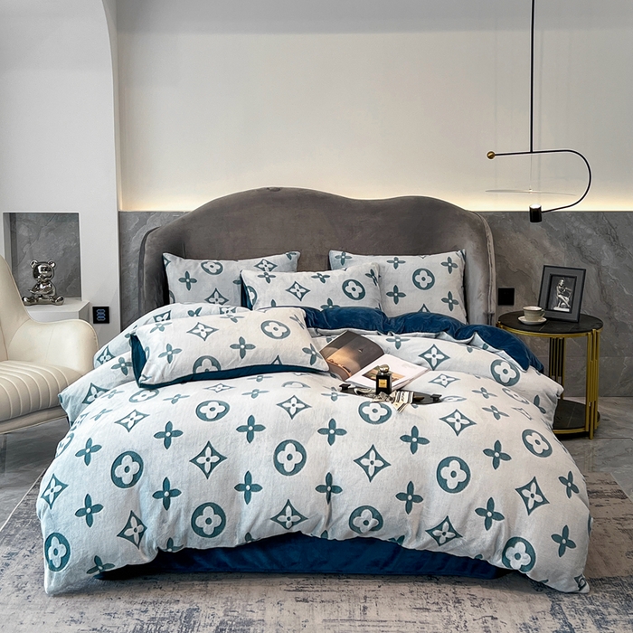 91家纺网 家纺一手货源 找家纺 （总）啊雅家居 2025新款亲肤舒适雕花绒加宝宝绒四件套床单款床笠款