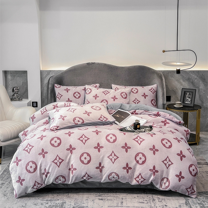 91家纺网 家纺一手货源 找家纺 （总）啊雅家居 2025新款亲肤舒适雕花绒加宝宝绒四件套床单款床笠款