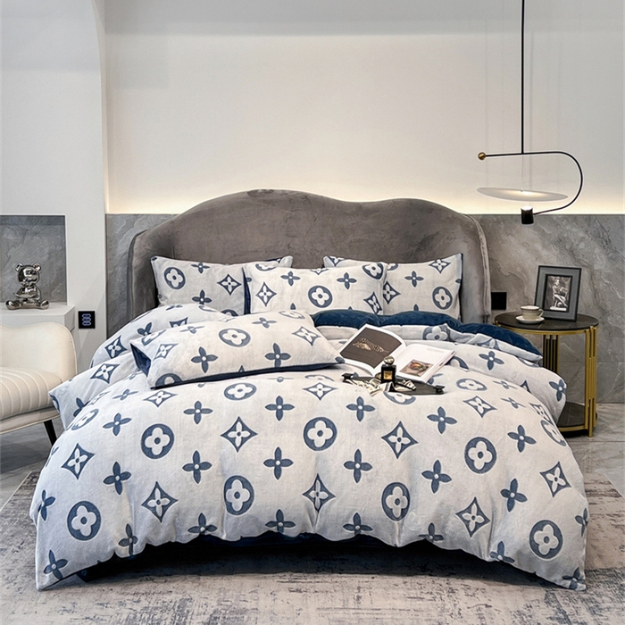 91家纺网 家纺一手货源 找家纺 （总）啊雅家居 2025新款亲肤舒适雕花绒加宝宝绒四件套床单款床笠款