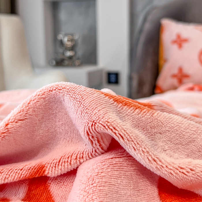 91家纺网 家纺一手货源 找家纺 （总）啊雅家居 2025新款亲肤舒适雕花绒加宝宝绒四件套床单款床笠款