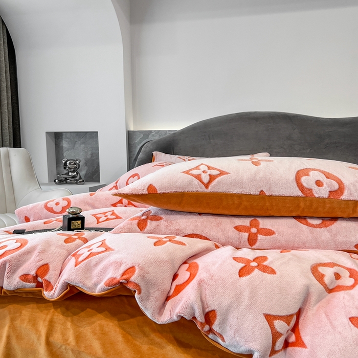 91家纺网 家纺一手货源 找家纺 （总）啊雅家居 2025新款亲肤舒适雕花绒加宝宝绒四件套床单款床笠款