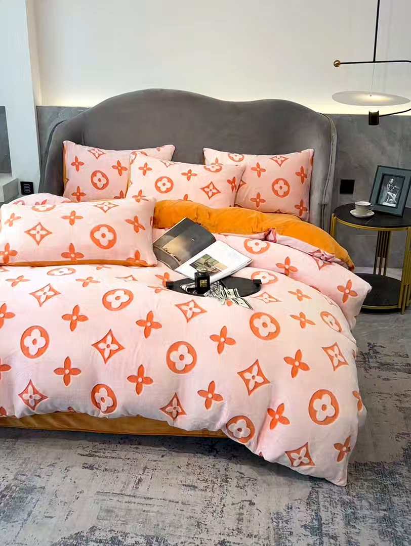 91家纺网 家纺一手货源 找家纺 （总）啊雅家居 2025新款亲肤舒适雕花绒加宝宝绒四件套床单款床笠款