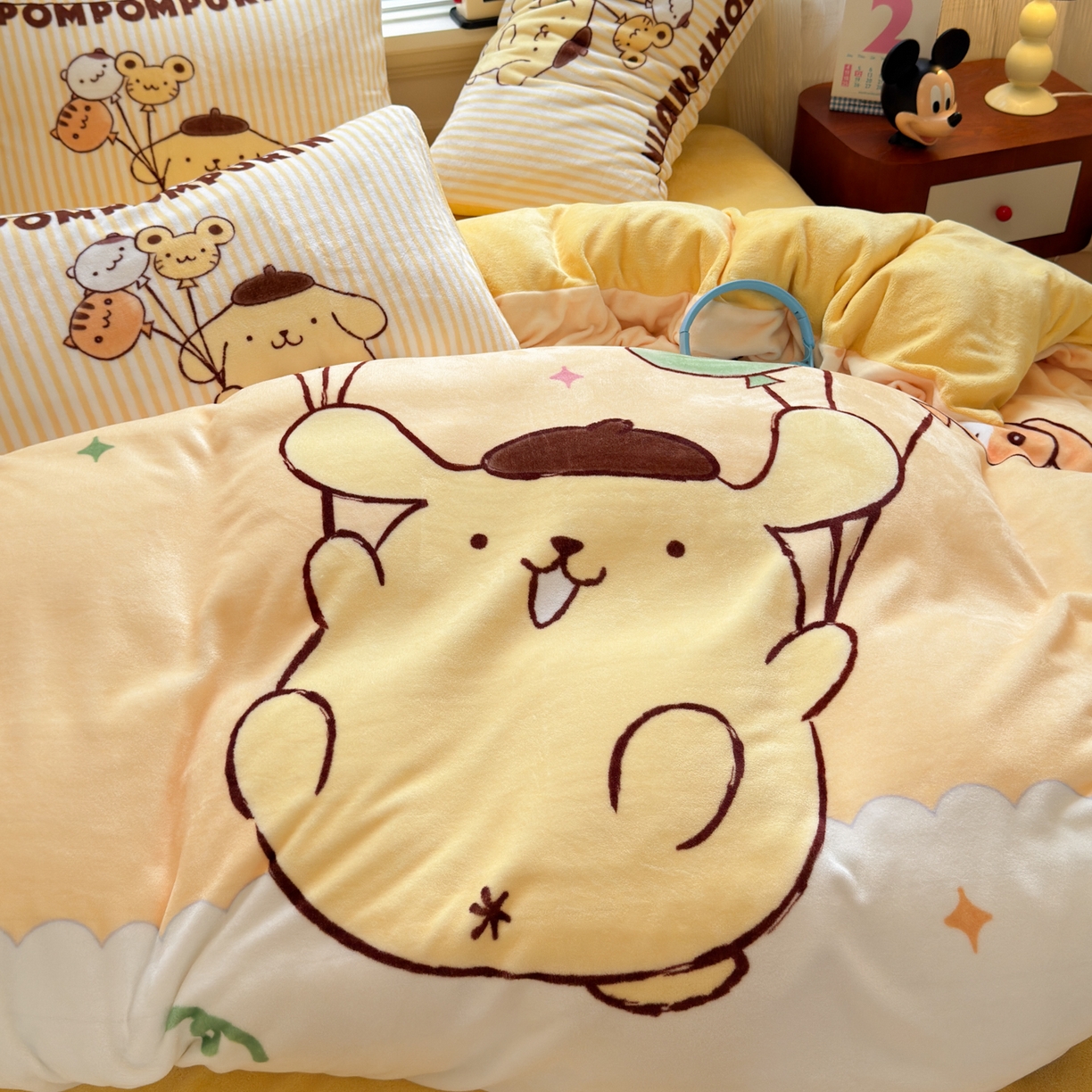 91家纺网 家纺一手货源 找家纺 希诺家居 2025新款正版授权大版三丽鸥数码印花牛奶绒四件套 气球布丁狗