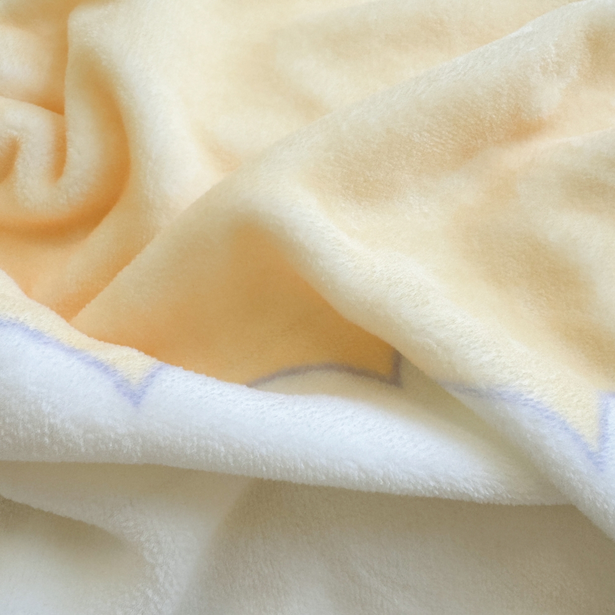 91家纺网 家纺一手货源 找家纺 希诺家居 2025新款正版授权大版三丽鸥数码印花牛奶绒四件套 气球布丁狗