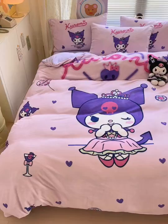 91家纺网 家纺一手货源 找家纺 希诺家居 2025新款正版授权大版三丽鸥数码印花牛奶绒四件套 皇冠库洛米