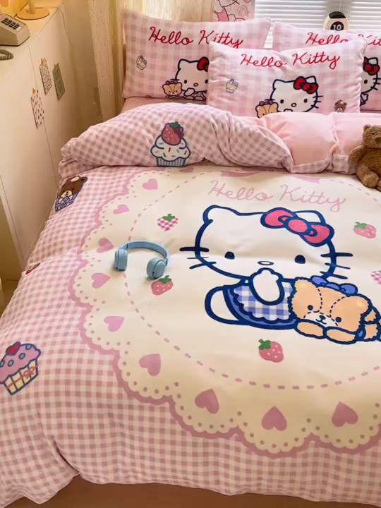 91家纺网 家纺一手货源 找家纺 希诺家居 2025新款正版授权大版三丽鸥数码印花牛奶绒四件套 kt小熊