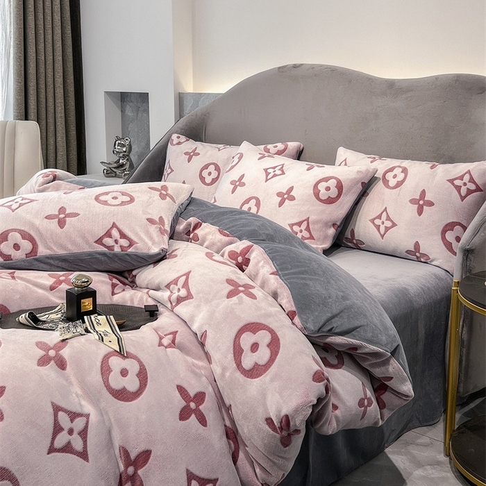 91家纺网 家纺一手货源 找家纺 （总）啊雅家居 2025新款亲肤舒适雕花绒加宝宝绒四件套