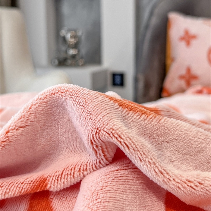 91家纺网 家纺一手货源 找家纺 （总）啊雅家居 2025新款亲肤舒适雕花绒加宝宝绒四件套