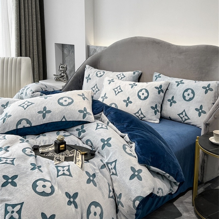 91家纺网 家纺一手货源 找家纺 （总）啊雅家居 2025新款亲肤舒适雕花绒加宝宝绒四件套