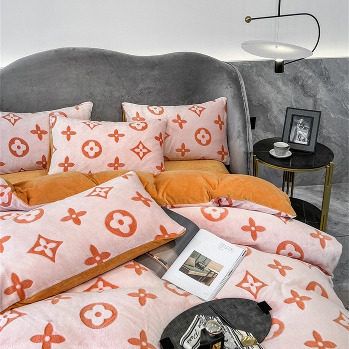 91家纺网 家纺一手货源 找家纺 （总）啊雅家居 2025新款亲肤舒适雕花绒加宝宝绒四件套