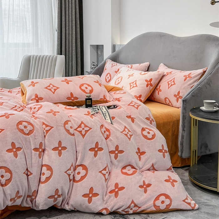 91家纺网 家纺一手货源 找家纺 （总）啊雅家居 2025新款亲肤舒适雕花绒加宝宝绒四件套